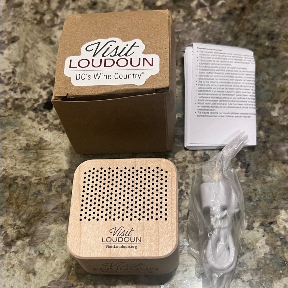Visit Loudoun Wooden Bluetooth Speaker - New in the Box!